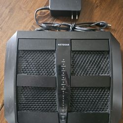 NETGEAR Nighthawk X6 Smart Wi-Fi Router (R8000) - AC3200 Tri-band Wireless Speed
