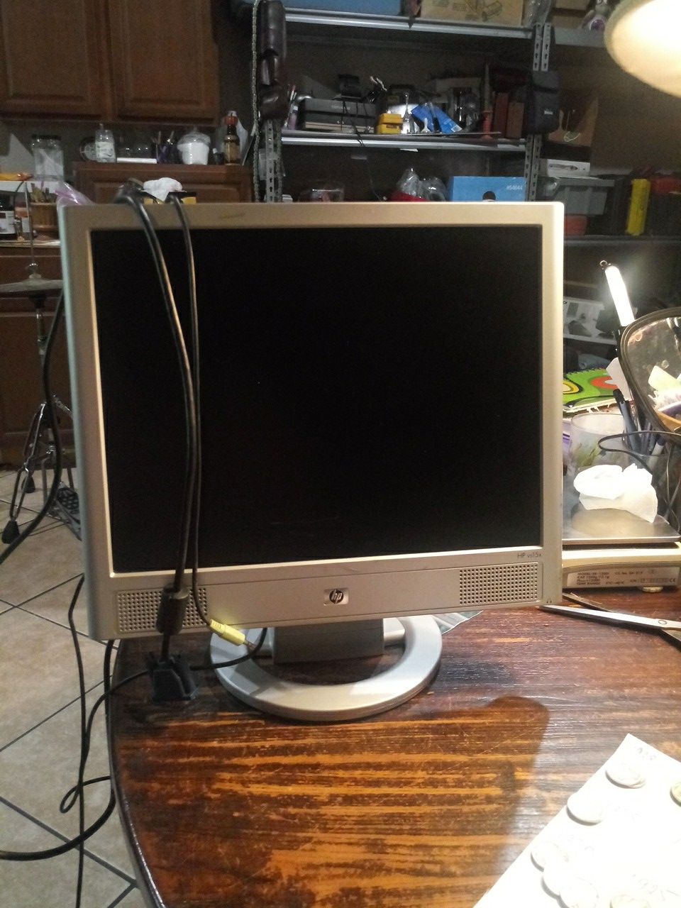HP LCD MONITER VS15X ONSTAND WORKS GOOD