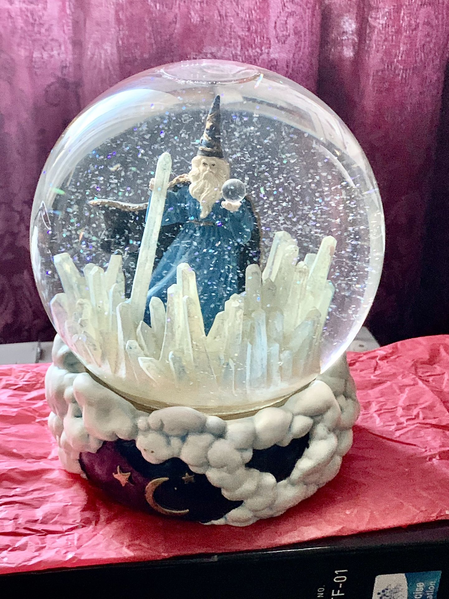 The San Francisco Music Box Co 1992 Crystal Visions MERLIN Snow Water Globe In Excellent Condition it is Pre Owned