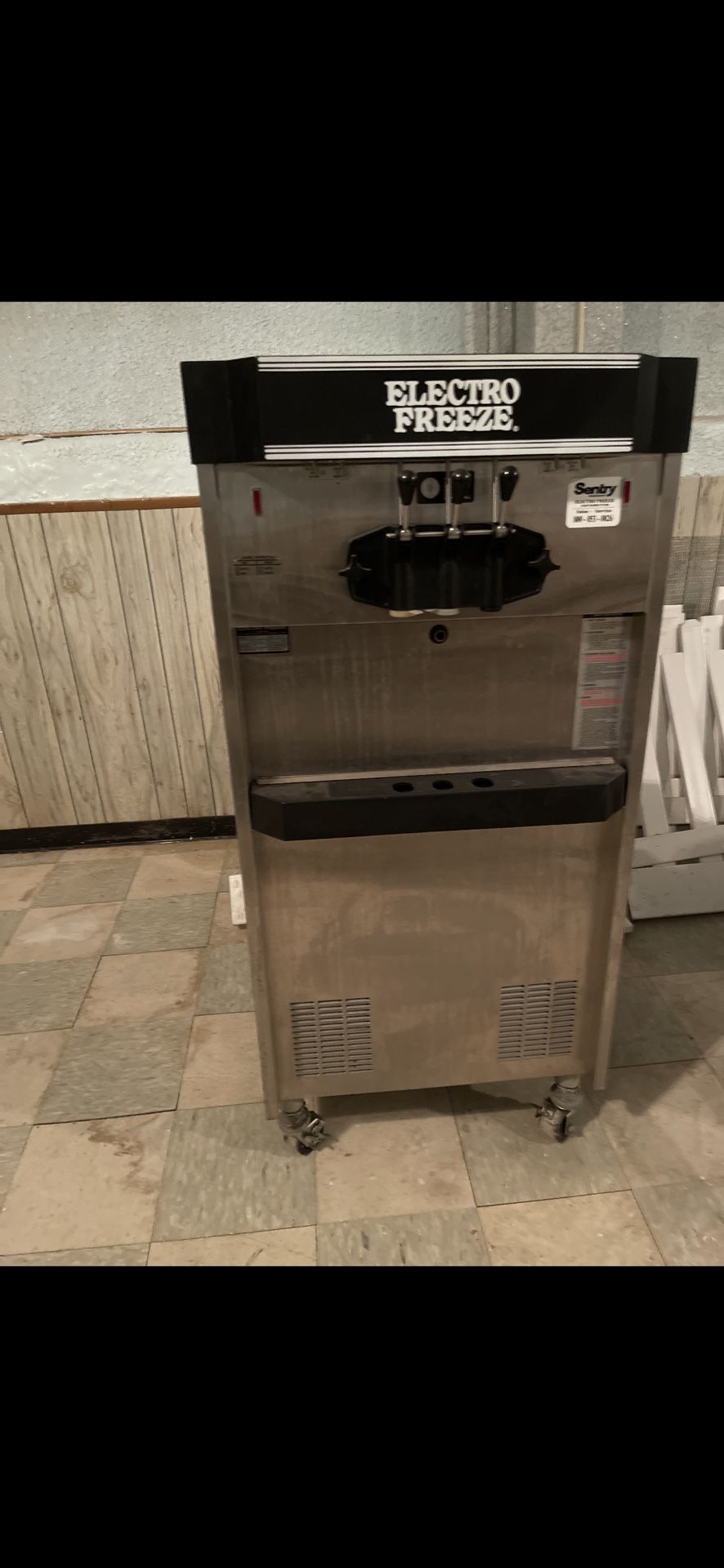 2011 Electro Freeze FM8-237 1 PH Air-Cooled