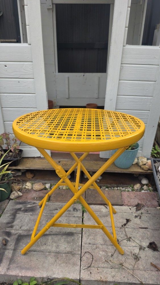 Cute Foldable Garden Table
