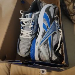 Brand New Mens Size 7 W Reebox 