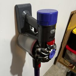 Dyson V8 Animal Cordless Vacuum Cleaner 