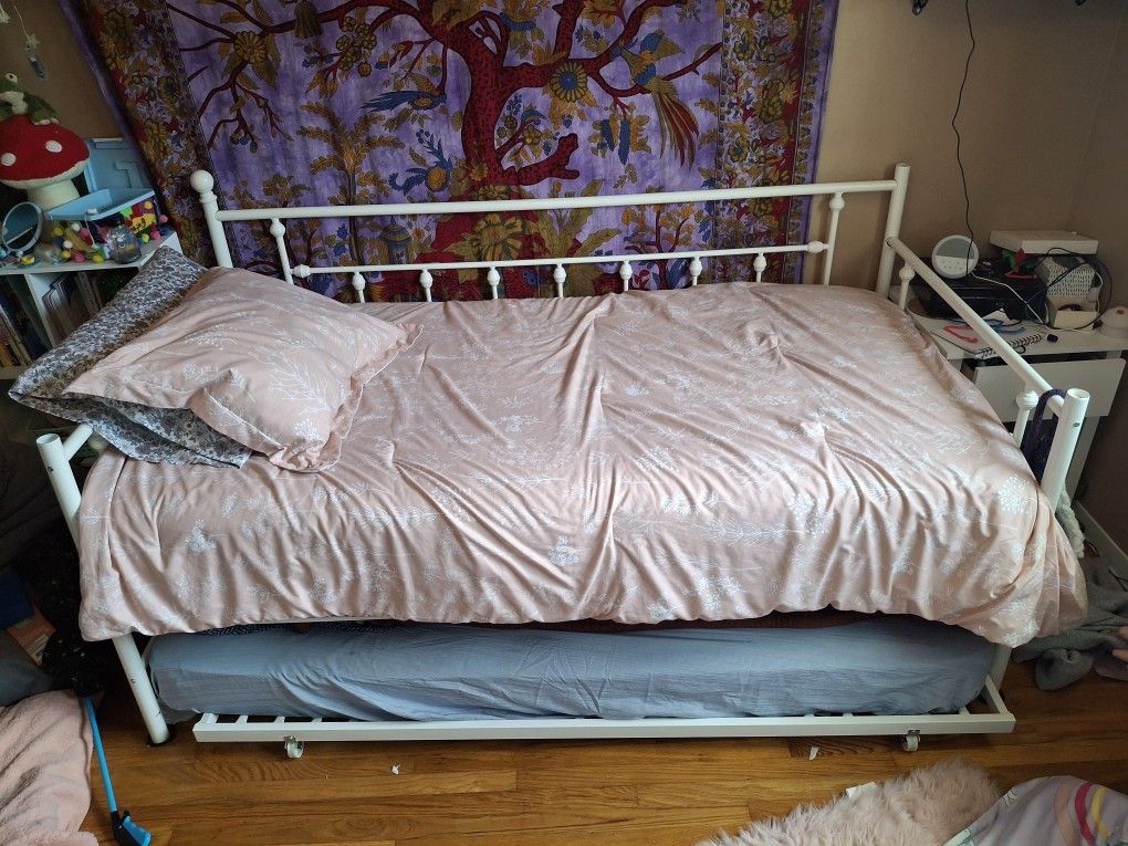Trundle Bed Frame And 2 Mattresses!