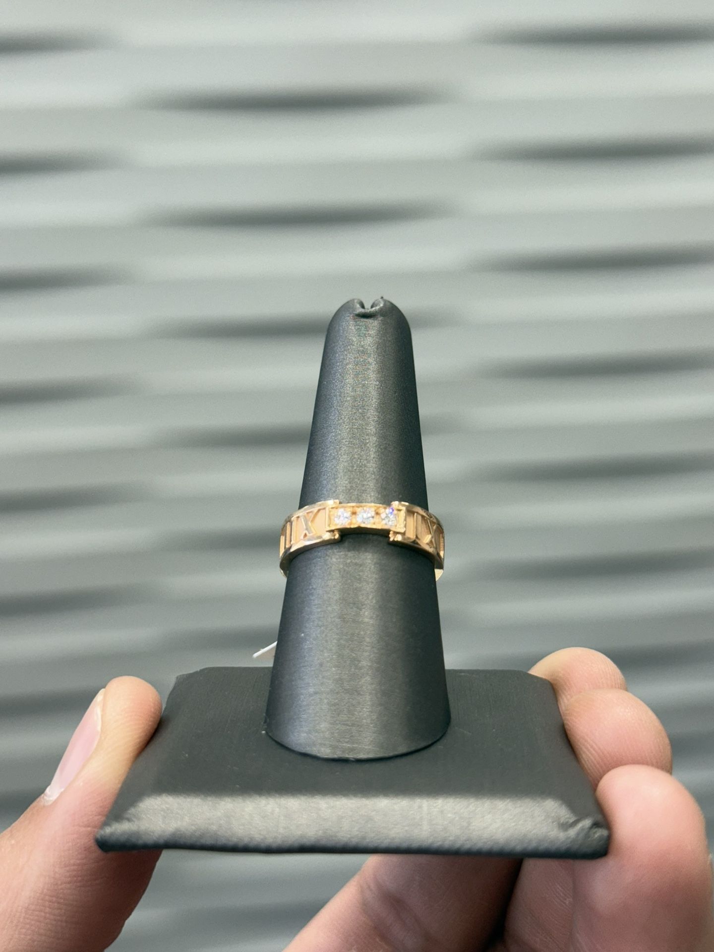 Rose gold date Roman ring Vs diamonds 18k