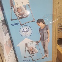 Graco Slim Spaces Baby Swing