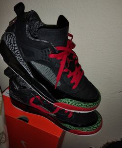 Jordan Spizike Low
Black Classic Green White Varsity Red