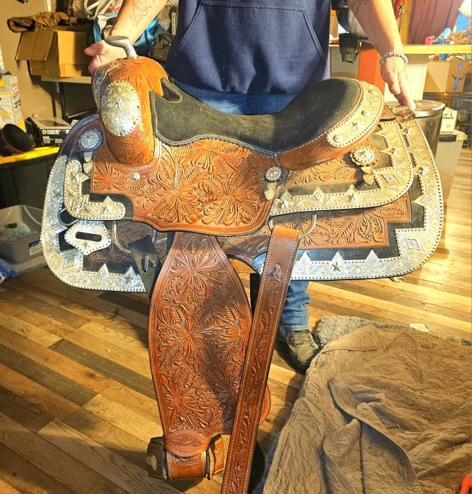 15 Inch Western Show Saddle 