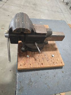 Heavy Duty  Bench Vise