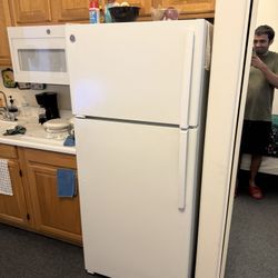 GE Refrigerator 