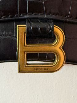 B  Black crocodile textured bag
