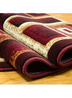 8/10 brand new burgundy rug