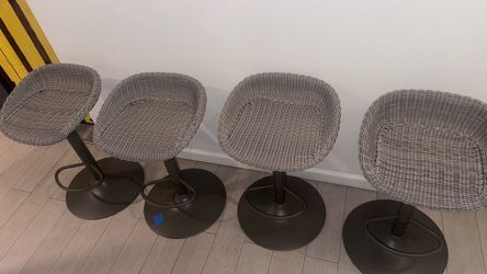 Portofino Airlift Barstool set of 4 (Brand New)