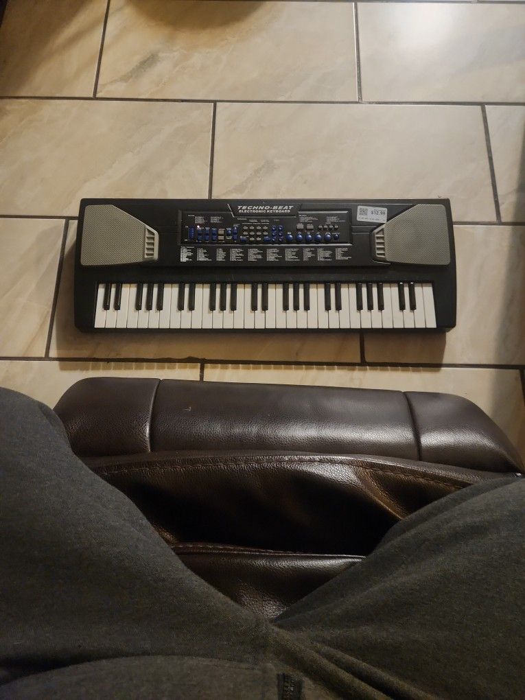 TECHNO-BEAT Electronic Keyboard