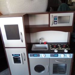Play Kitchen 