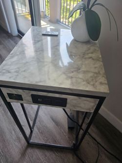 MOVING SALE free silk orchid with side table purchase