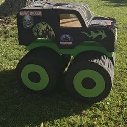 Glo's Custom Made Piñatas "GRAVE DIGGER MONSTER TRUCK "