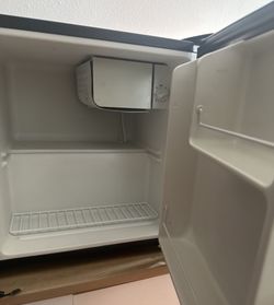 Free Magic Chef Mini Fridge (doesn’t Work Properly)