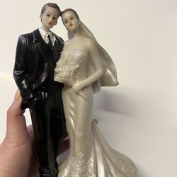 Bride And Groom Figurine 