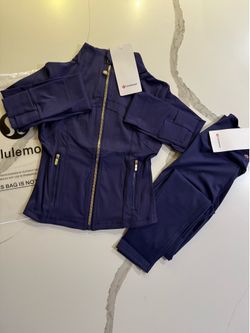 Lululemon cropped color Navy Blue Set