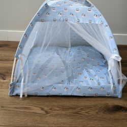 Portable pet tent with breathable cushion