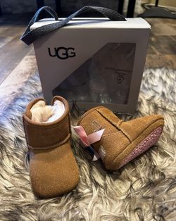New Ugg Girls Size 0-1 