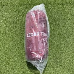 CEDAR TRAIL SLEEPING BAG - BRAND NEW