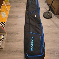 Dakine Snowboard travel bag. (167 cm) nin inside by 66.