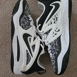 Nike Kd 15 "Oreo " Size 11.5 Men