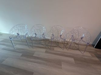 Set of 4 Clear Acrylic Ghost Chairs
