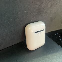 Amazing Condition Apple AirPods (generation 2) 
