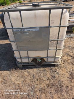 Liquid containers