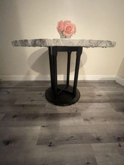 🪞 Round Marble Table — Medium Size — Elegant & Sturdy 🪞