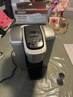 Keurig Coffe Maker With One Water Filter Cartridges 