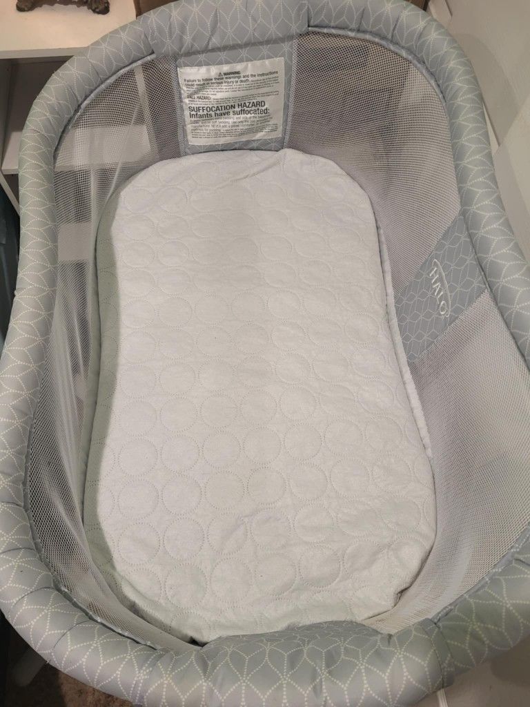 Halo Swivel Bassinet