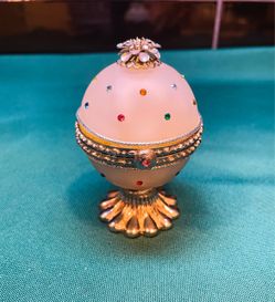 Pretty vintage Faberge style frosted glass and rhinestone pedestal ring box