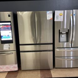 Scratch  AND  Dent Samsung Bespoke 4 Door French Door Refrigerator With Beverage Center  AND  Ice Maker