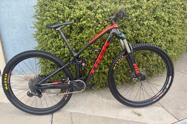 Trek Fuel EX 9.7 full carbon mountain bicycle size 16 in like new condition