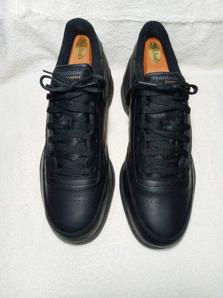 Men Used Reebok Club c leather sneakers in black Size 10M
