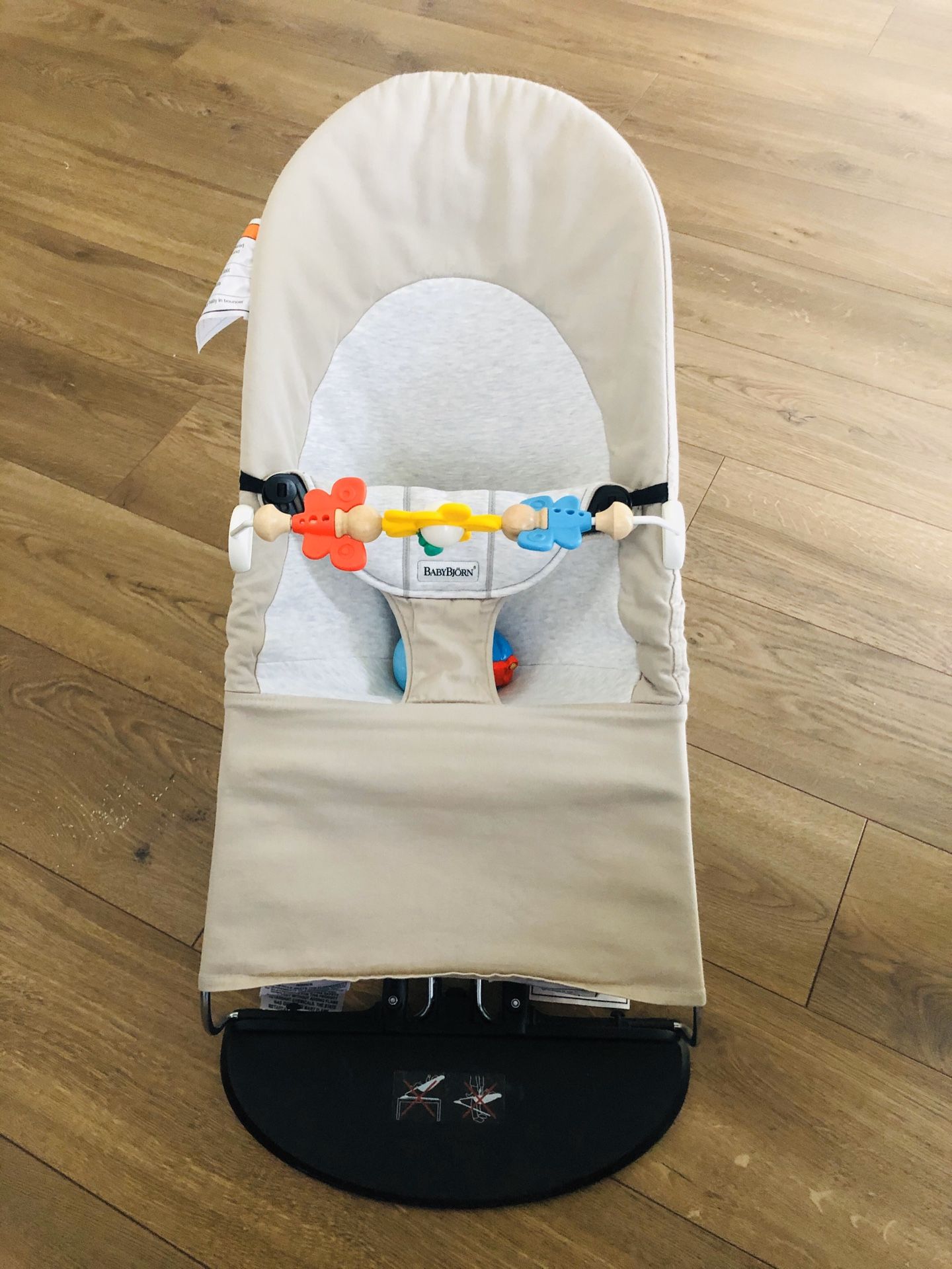 BABYBJORN bouncer with toys