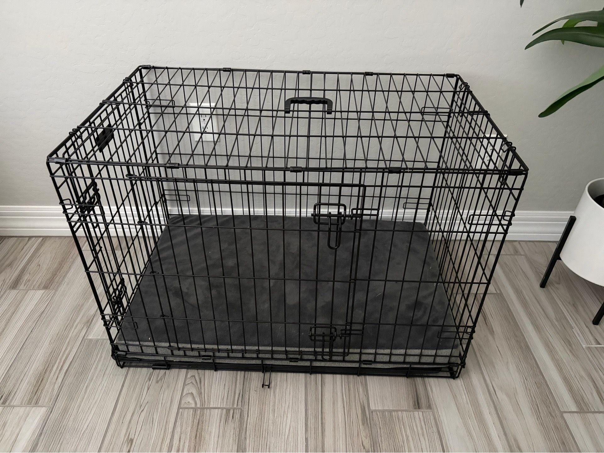 Dog crate
