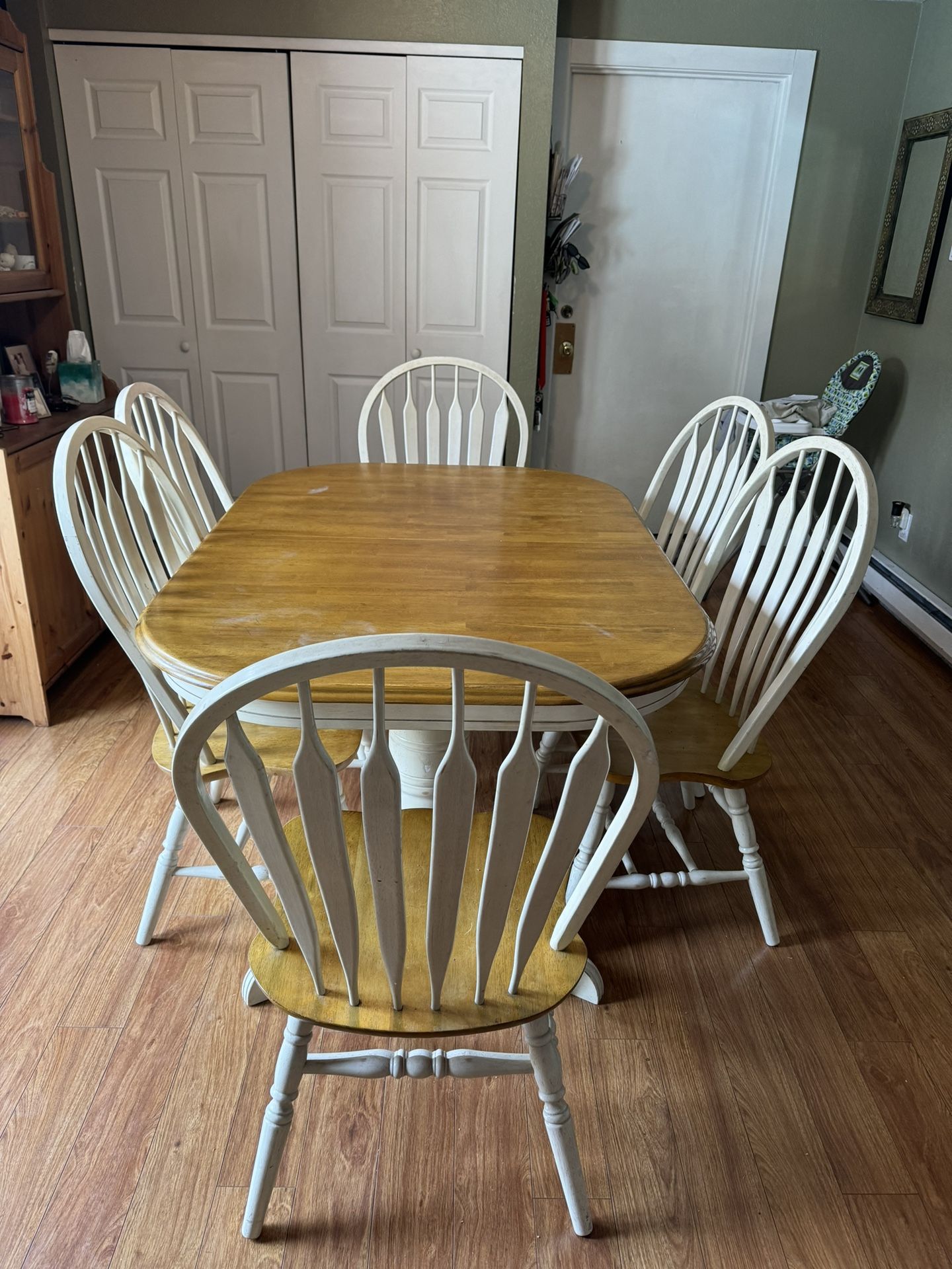 Farmhouse Table And 6 Chairs