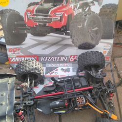 2 Battery And 1 Gas Powered Rc Cars
