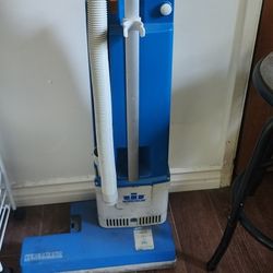 Windsor Versamatic Upright Vacuum 18"