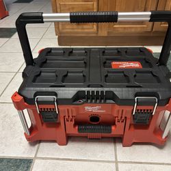 Milwaukee PACKOUT Portable Tool Box