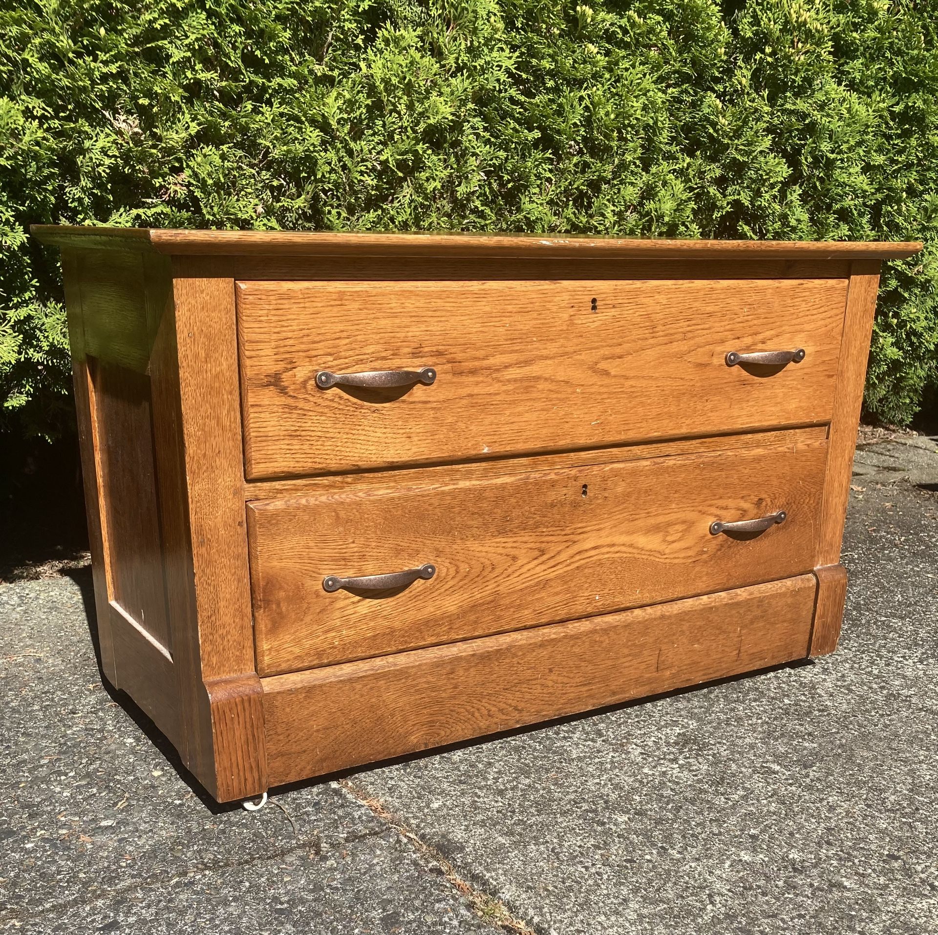Antique chest of drawers