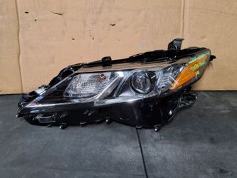 2018-2019-2020 TOYOTA CAMRY LEFT SIDE HEADLIGHT LED OEM USED #12459