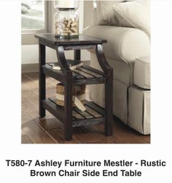 Set of 2 End tables