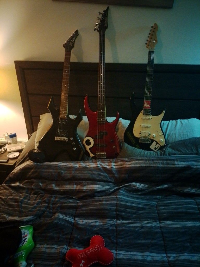 Two Guitars And One Base 500 for bass 750 78 Raptor And 350 for BC RICH Bronze Series