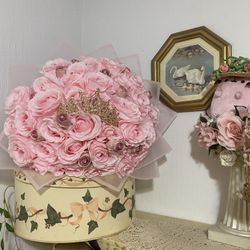 50 Rose Bouquet With Crown